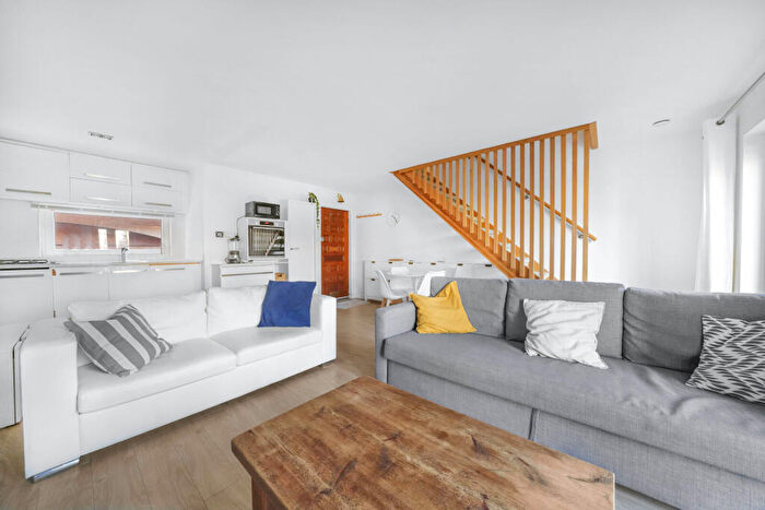 3 Bedroom Flat To Rent In Mews Street, St. Katharine Docks, E1W