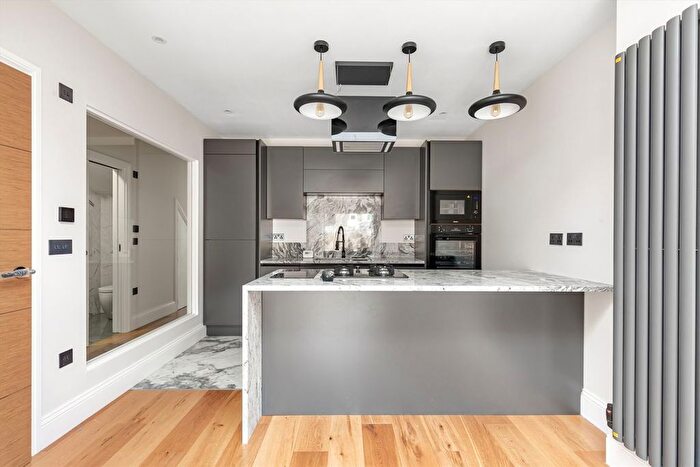 2 Bedroom Flat To Rent In Croft Gardens, Hanwell, W7