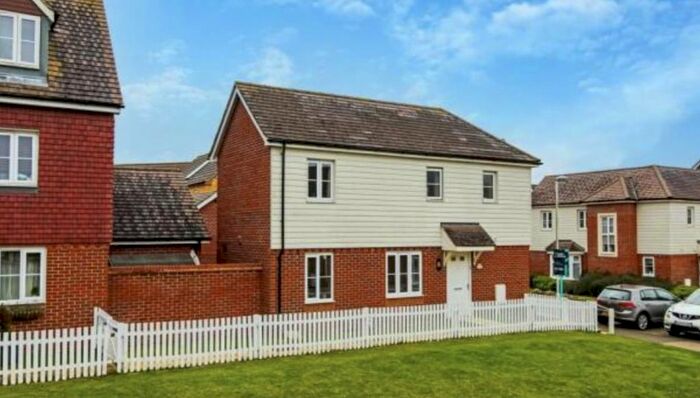 3 Bedroom Detached House To Rent In The Farrows, Maidstone, ME15