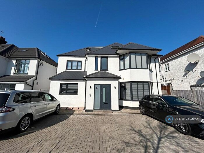 3 Bedroom Flat To Rent In Station Road, London, NW4