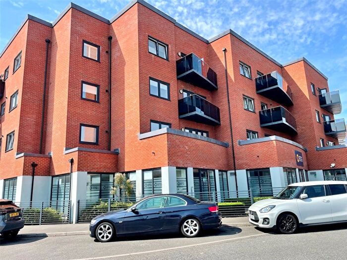 2 Bedroom Flat For Sale In Cranleigh Drive, Leigh-On-Sea, Essex, SS9