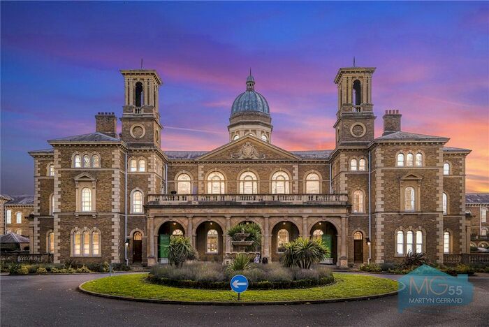 2 Bedroom Flat To Rent In Princess Park Manor, Royal Drive, New Southgate, London, N11