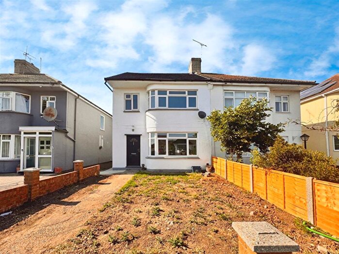 3 Bedroom Semi-Detached House To Rent In Keith Way, Southend-On-Sea, SS2