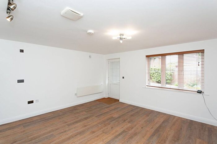 1 Bedroom Flat To Rent In Hollingsworth Mews, Watford, WD25