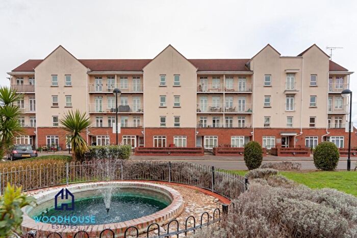 1 Bedroom Flat To Rent In Magdalene Gardens, London, N20