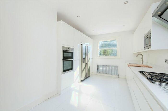 3 Bedroom Flat To Rent In Querrin Street, Fulham, SW6