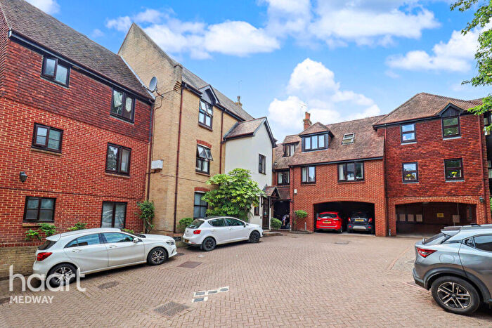 2 Bedroom Flat For Sale In Bishops Walk, Rochester, ME1