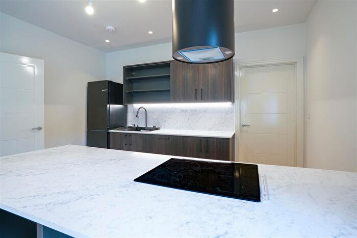 2 Bedroom Flat To Rent In Bredhurst Close, London, SE20