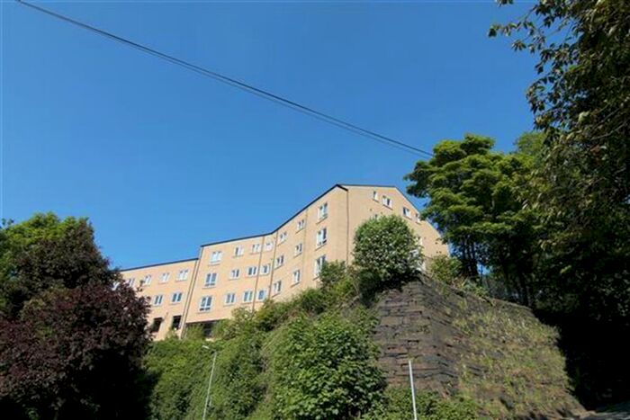 2 Bedroom Apartment To Rent In Caddyfield Court, Halifax, HX3