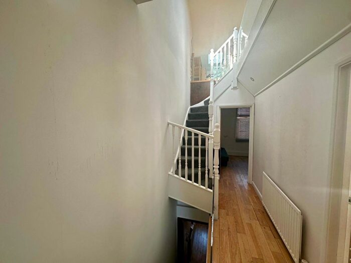 3 Bedroom Flat To Rent In Masons Avenue, Wealdstone, Harrow, HA3