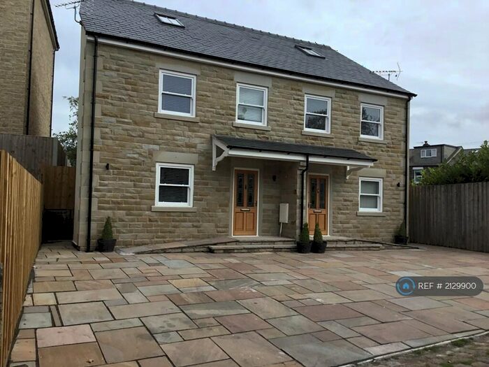 3 Bedroom Semi-Detached House To Rent In Wrens Nest Terrace Glossop, Glossop, SK13