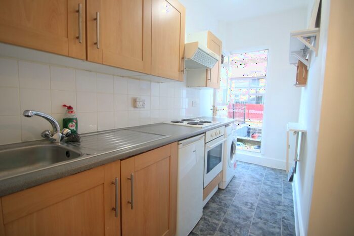 Studio To Rent In Kingsland Road, London, E8