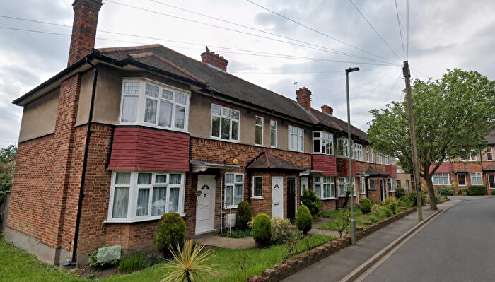 2 Bedroom Maisonette To Rent In Porch Way, Whetstone, Barnet, London, N20