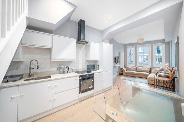 3 Bedroom Flat To Rent In Stephendale Road, London, SW6