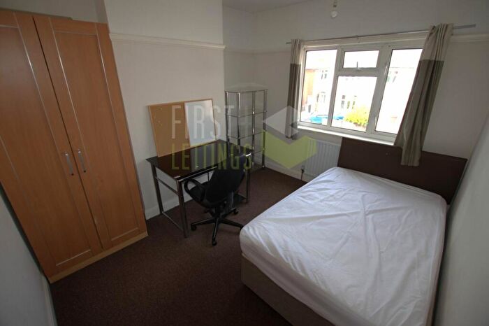 3 Bedroom Semi-Detached House To Rent In Gainsborough Road, Clarendon Park, LE2