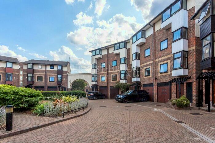 5 Bedroom End Of Terrace House To Rent In Barnfield Place, Canary Wharf, E14