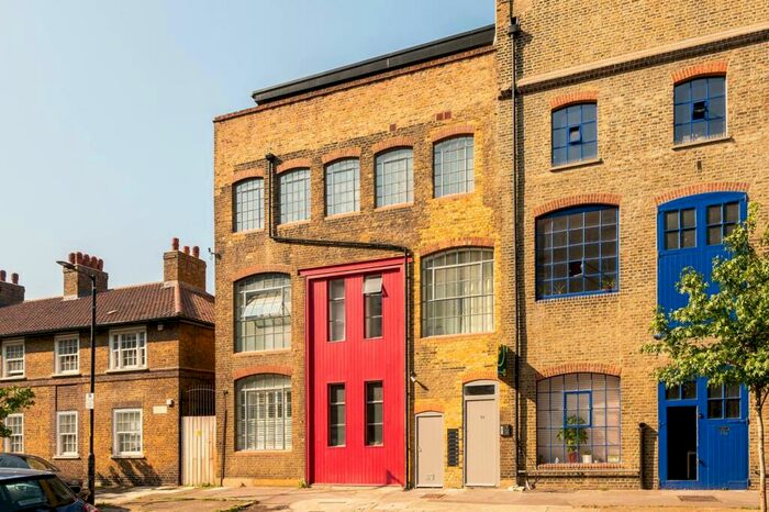 3 Bedroom Penthouse To Rent In Queens Row, Elephant And Castle, London, SE17