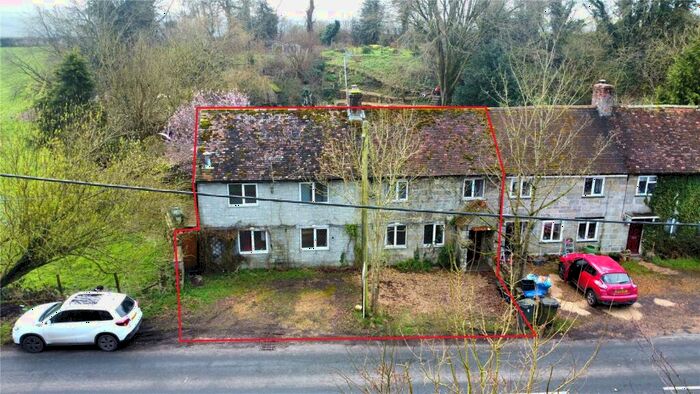 4 Bedroom End Of Terrace House For Sale In Shaftesbury Road, Compton Chamberlayne, Salisbury, Wiltshire, SP3