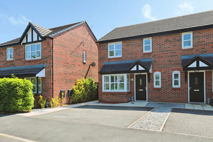 3 Bedroom Semi-Detached House For Sale In Farm Crescent, Radcliffe, Manchester, M26