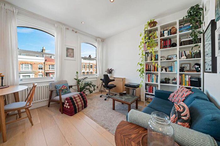 1 Bedroom Apartment To Rent In Marlborough Road, N19