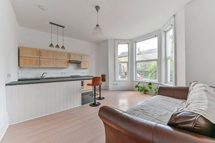 1 Bedroom Flat To Rent In Versailles Road, Crystal Palace, London, SE20
