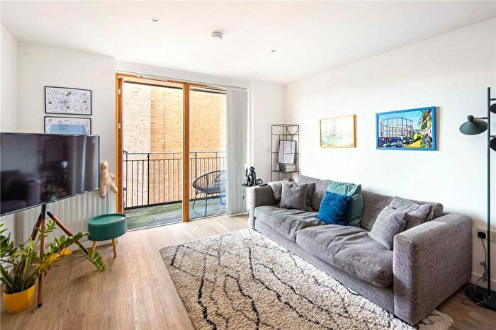 1 Bedroom Flat To Rent In Mare Street, London, E8