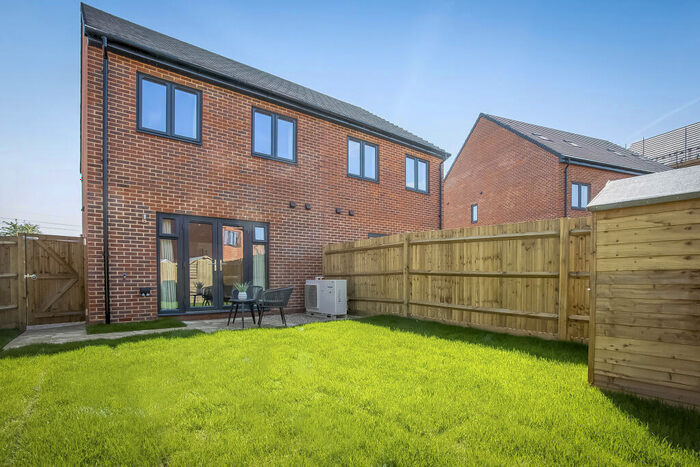 3 Bedroom Semi-Detached House To Rent In Stone Lodge Road, Dartford, DA2