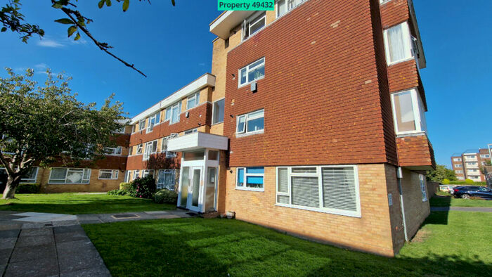 2 Bedroom Flat To Rent In College Gardens, Worthing, BN11