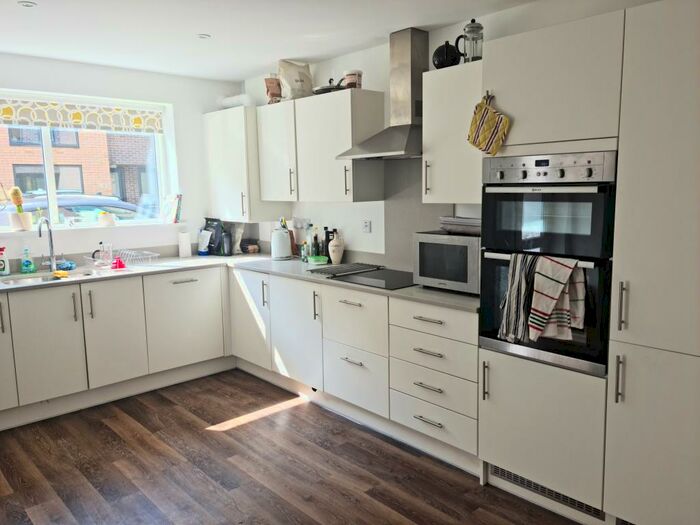 4 Bedroom House To Rent In Navigation Street, Nottingham, NG2