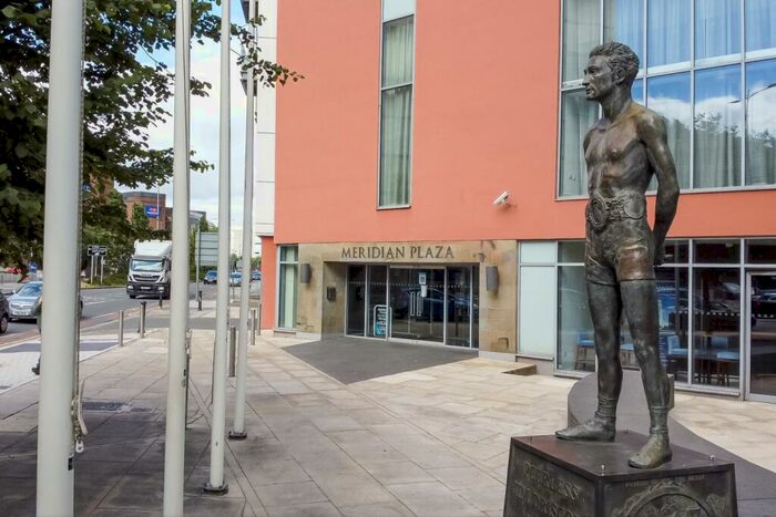 1 Bedroom Apartment To Rent In Meridian Plaza, Cardiff City Centre, CF10