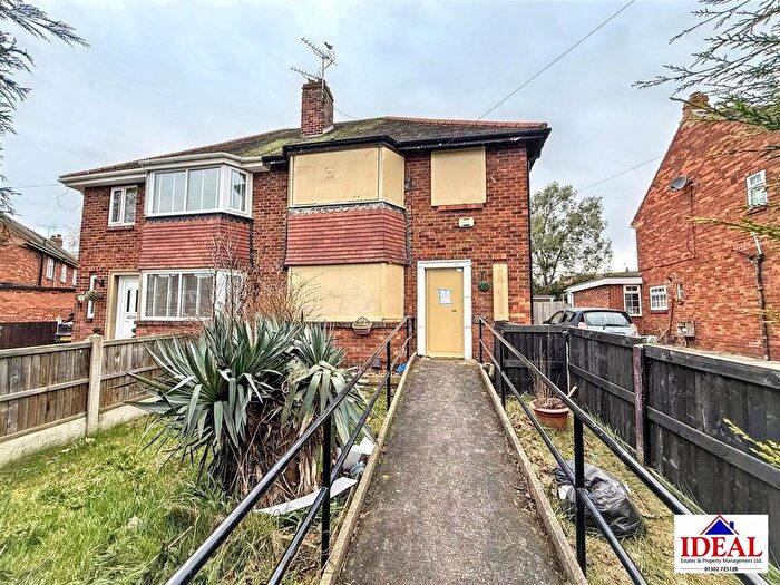 3 Bedroom Semi Detached House For Sale In Lawn Avenue, Woodlands, Doncaster, DN6