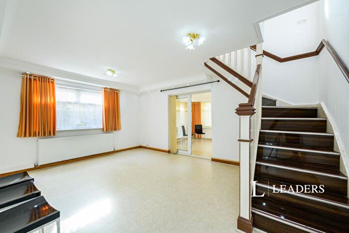 5 Bedroom Bungalow To Rent In Milton Road, CR3