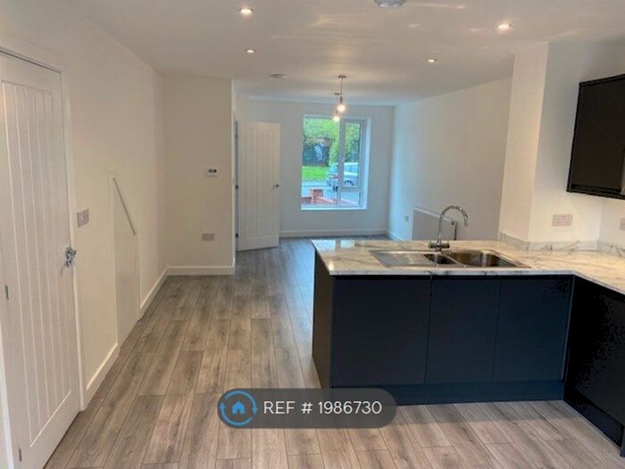 4 Bedroom Terraced House To Rent In Moss Lane East, Manchester, M14