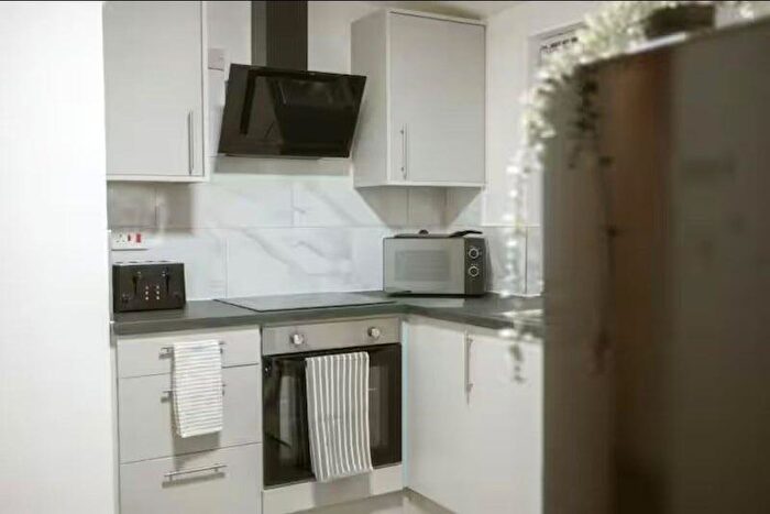 1 Bedroom Flat To Rent In Barlow Moor Road, Manchester, M21