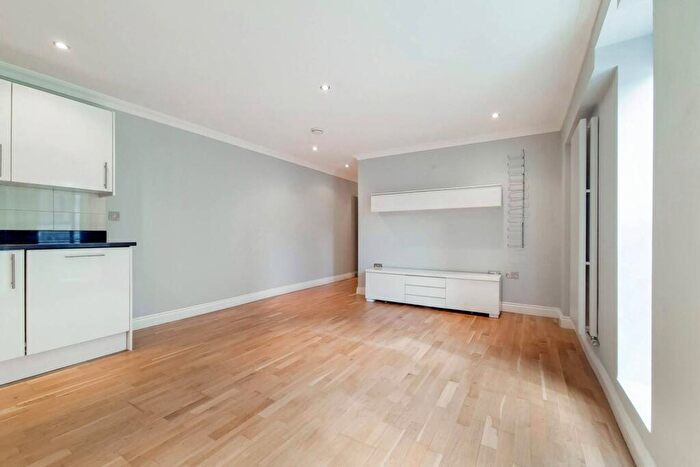 2 Bedroom Flat To Rent In Woodseer Street, , Spitalfields, London, E1