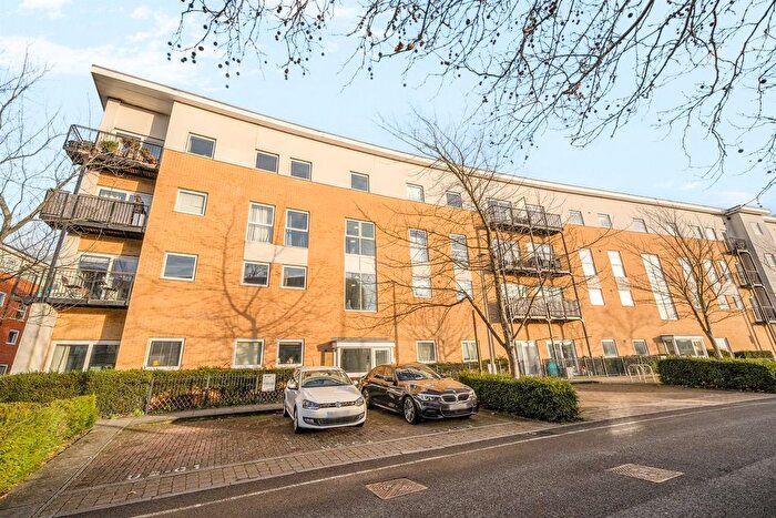 2 Bedroom Flat To Rent In Thorney House, Drake Way, Reading, RG2