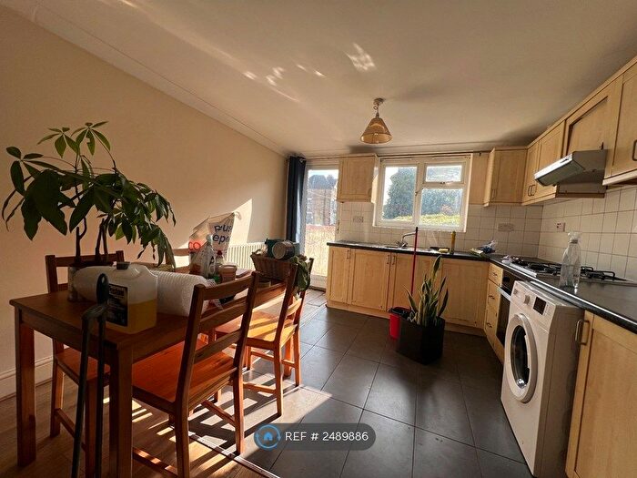 2 Bedroom Flat To Rent In Medora Road, London, SW2