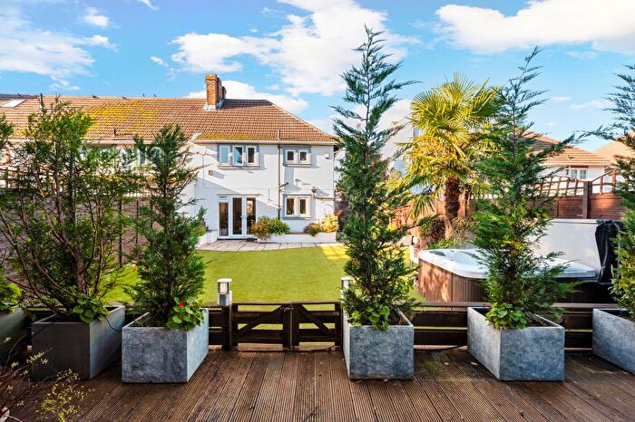 3 Bedroom End Terrace House For Sale In Claremont Avenue, New Malden, KT3