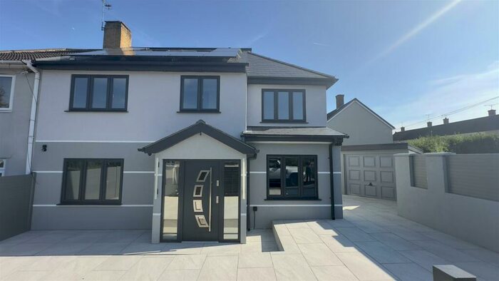 6 Bedroom House To Rent In Newbury Road, Harold Hill, RM3