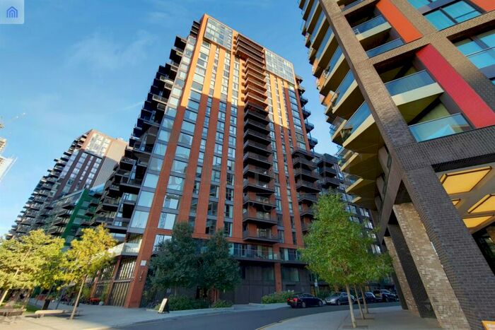 2 Bedroom Apartment To Rent In Legacy Building, Viaduct Gardens, SW11