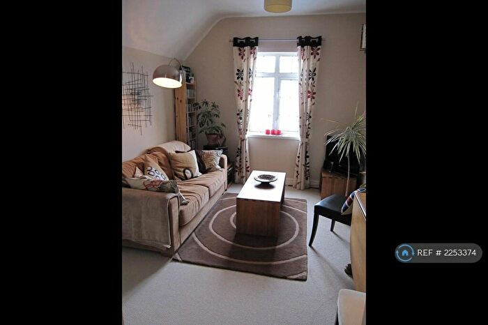 2 Bedroom Flat To Rent In Swinburne Road, Oxford, OX4