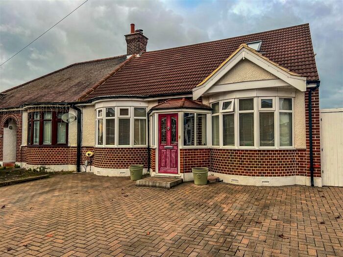 4 Bedroom Bungalow To Rent In Buxton Road, Grays, RM16