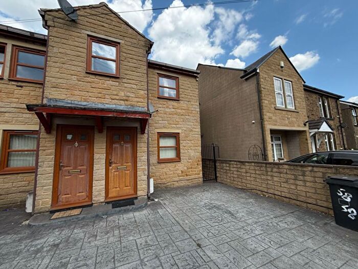 3 Bedroom Flat To Rent In Larch Road, Huddersfield, HD1