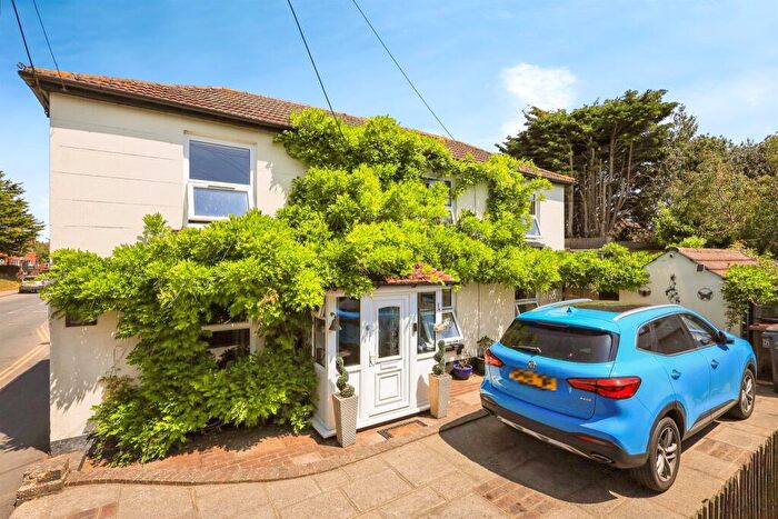 4 Bedroom Detached House For Sale In Battle Road, Hailsham, BN27