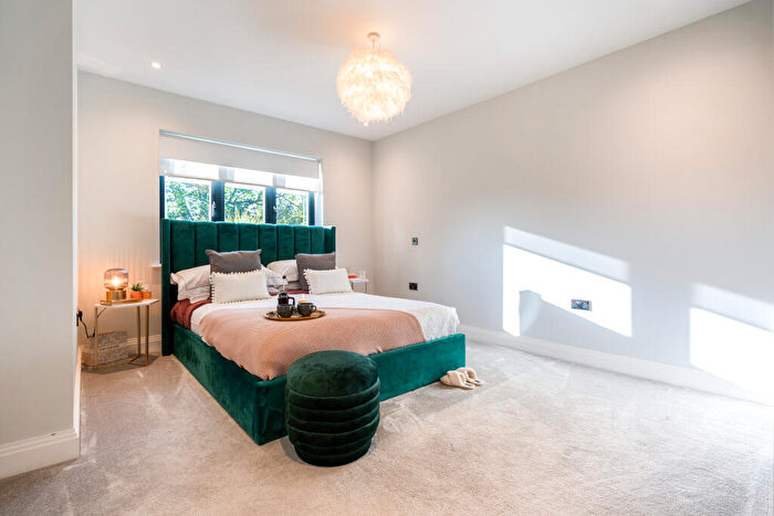 2 Bedroom Flat For Sale In Church Hill, Caterham, CR3