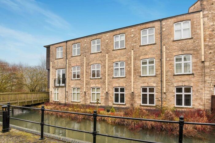 3 Bedroom Apartment To Rent In Mill Street, Witney, OX28
