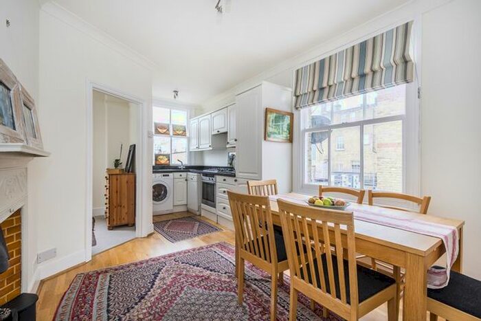 2 Bedroom Flat To Rent In Venn Street, London, SW4