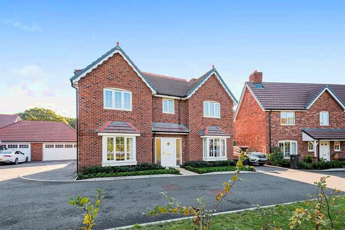 5 Bedroom Detached House To Rent In Cortland Drive, Bramley, Tadley, RG26