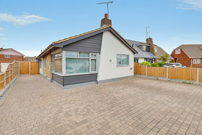 3 Bedroom Detached Bungalow For Sale In Meadway, Canvey Island, SS8