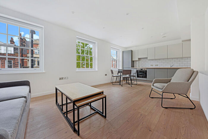 2 Bedroom Flat To Rent In Mare Street, Hackney, E8